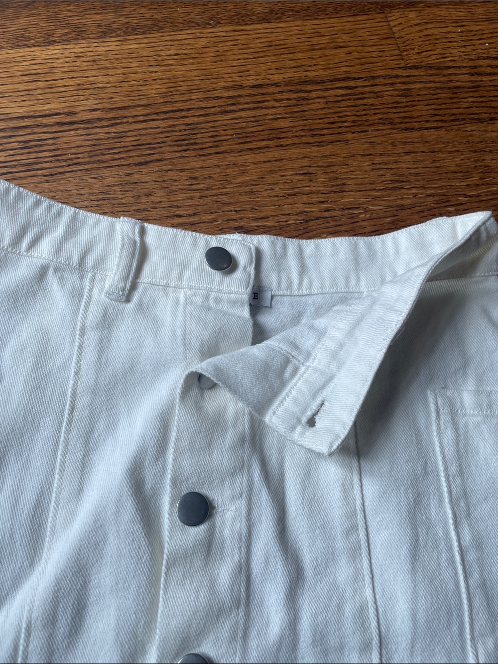 HYFVE White Button-Front Mini Skirt with Patch Pockets - Picture 4 of 10